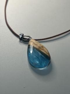 ハンドメイド　ウッドレジン　ペンダント