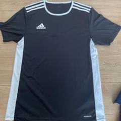 この夏にオススメ！adidas AEROREADY ブラック/ホワイト シャツのサムネイル