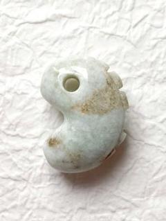 【勾玉】糸魚川翡翠　アウトレット(緑・白)　獣形(一ノ型)　勾玉　証明書付き ⑧のサムネイル