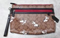 日曜最終サマーセール! コーチスヌーピーコラボポーチ新品未使用品¥28600 大人気☆PEANUTSコラボ【COACH】スヌーピー ポーチ 完売必須