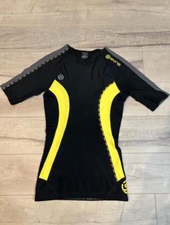 SKINS スキンズ　半袖アンダーシャツ ブラック　イエロー　Mサイズ