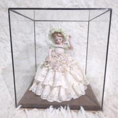 〈クリアケース付き〉アイリッシュドレスデン 花飾りの貴婦人 フィギュリン