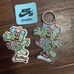 VERDY×NIKE SB Dunk Low ストラップ4個セット　キーホルダー 2025年最新】VERDY Nike キーホルダーの人気アイテム - メルカリ
