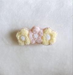 お花のブローチ