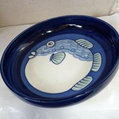 青い魚柄の楕円形皿