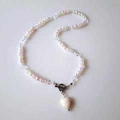 No.179 天然石ネックレス天然水晶　ハンドメイド　マンテル　ハウライトハート