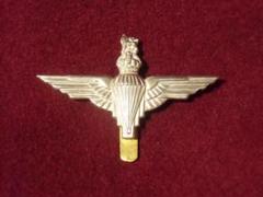 実物官給品 イギリス軍 (陸軍) 空挺部隊 ベレー帽　バッジ付きセット WW2☆イギリス軍☆パラレジメントバッジ付☆ベレー帽☆空挺部隊