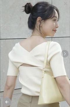 スタイリング　オフショルダー　ニット オフホワイト　styling