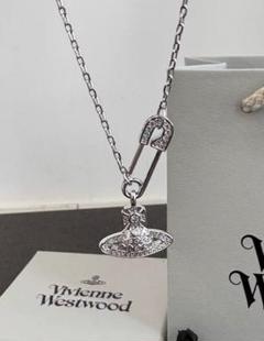 ヴィヴィアン ネックレス　安全ピンパールシルバー 20/21新作☆vivienne westwood☆LUCRECE安全ピンネックレス