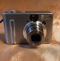 オールドコンデジ「CASIO QV-R4」 コンパクトデジタルカメラ Casio 4MP ZOOM QV-R4 Old Digital Camera - Silver From Japan