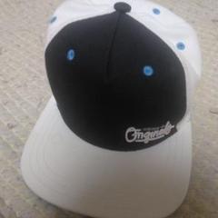 adidas スナップバックキャップ 黒白青