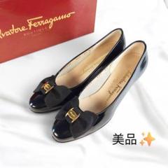 美品 フェラガモ ヴァラリボンパンプス 黒 ゴールド金具 4.5B
