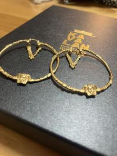 VERSACE ゴールドライオンフープピアス VERSACE ゴールドライオンフープピアス - メルカリ
