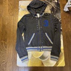 D&G スワロフスキー装飾 フード付きパーカー D&G スワロフスキー装飾 フード付きパーカー - メルカリ