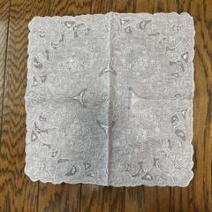訳あり‼︎ ホワイト レースハンカチ 2枚セット　スワトウ 近沢レース 汕頭(スワトウ) 中国刺繍ハンカチ 二枚セット - メルカリ