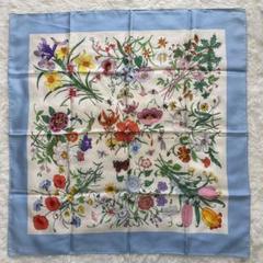 Gucci グッチ　スカーフ　花　虫　水色 GUCCI グッチ スカーフ ブルーホワイトマルチカラー 花柄 - メルカリ