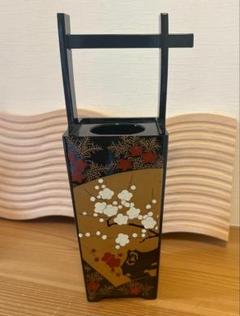 持ち手付き木製一輪挿し 花模様 漆器　手桶型花入　花生