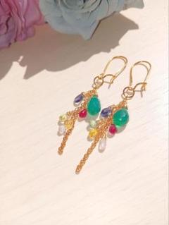マルチカラーサファイアとオニキスのピアス