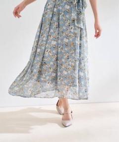 新品タグ付き　Stola ストラ　ぼかしフラワーフレアスカート　チュール　ブルー 新品タグ付き Stola ストラ ぼかしフラワーフレアスカート