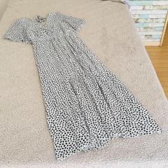 美品❁GRLグレイル❁Vデザイン半袖ロングワンピース白【M】ゴム葉総柄　細リボン