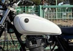 ヤマハ バイクタンク ホワイト sr400送料込み ヤマハ バイクタンク ホワイト sr400送料込み - メルカリ