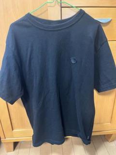 黒のシンプルTシャツ