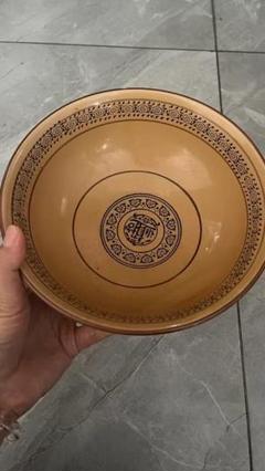 ベージュ 陶器 ボウル 装飾的な模様