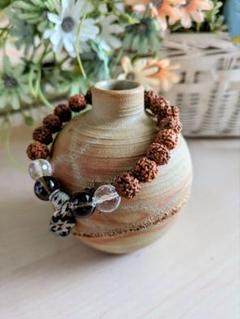 ルドラクシャとクリスタルのブレスレット