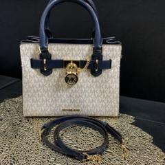Michael Kors ショルダーバッグ ベージュ/ネイビー - メルカリ