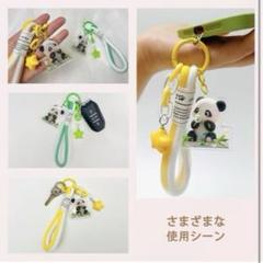 パンダ アクリルキーホルダー 星型チャーム付き グリーン