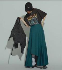 エジック　メタリックボリュームスカート　F　銀　ロング　フレア　ゆったり　裏地 エジック メタリックボリュームスカート F 銀 ロング フレア
