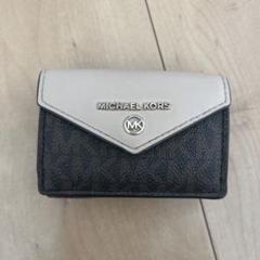 新品未使用⭐️MICHAELKORS　マイケルコース　折りたたみ　二つ折り　財布⭐️ 2025年最新】マイケル コース二つ折り財布の人気アイテム - メルカリ