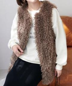 美品　 IENA カーリーファージレ　ファーベスト　ホワイト IENA（イエナ）の「《追加》カーリーファージレ（ベスト）」 - WEAR