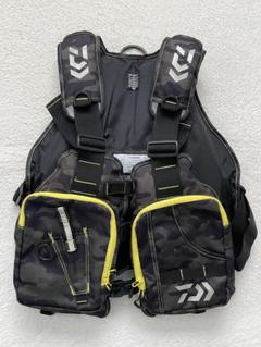 Daiwa フローティングジャケット S/M 黒/黄色 Daiwa フローティングジャケット S/M 黒/黄色