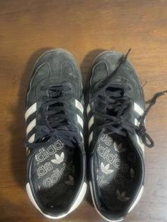 ADIDAS スニーカー　黒と白のサムネイル