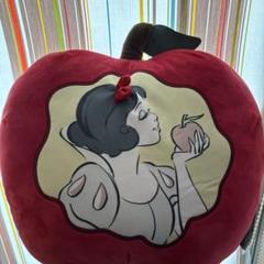 ぴ*ち様 最終値下げ白雪姫 大きなりんごクッション Disney Princes