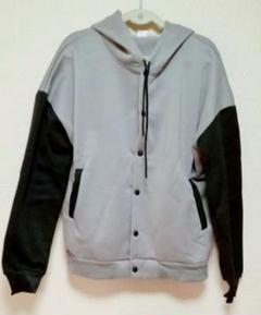 ☆グレーと黒のフード付きパーカー メンズ 秋服 冬服 スウェット Mサイズ