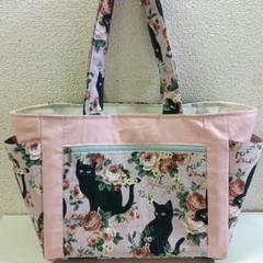 ハンドメイド　黒猫さんと薔薇　　　　　　　　サイドポケットトートバッグ♡