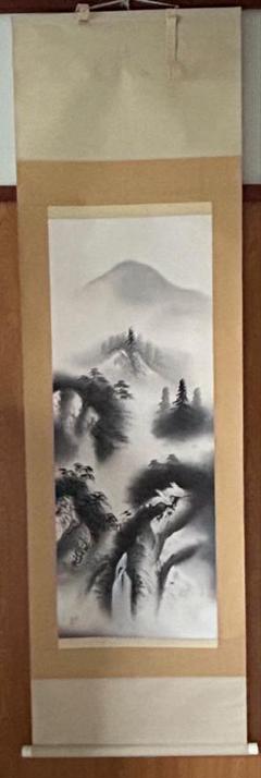 哲雄在名 絹本彩色画 山水図 収納箱在 軸先骨 哲雄在名 絹本彩色画 山水図 収納箱在 軸先骨