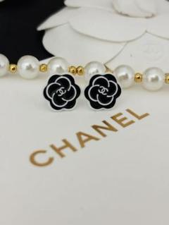 新作CHANEL★入手困難シャネルピアス カメリア 直営1点 2025年最新】シャネル カメリア ピアスの人気アイテム - メルカリ