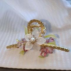 白いお花　ヘアクリップ　バンズクリップ　ヘアアクセサリー
