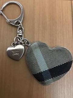 BURBERRY　バーバリー　ハート　キーホルダー　バッグチャーム　ミラー付き BURBERRY（チャーム）のフリマアイテム一覧