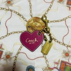 Coach ハート型レザーキーホルダー　フォトフレーム型キーホルダー Coach キーホルダー フォトフレームハート型チャーム付き - メルカリ