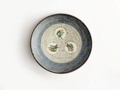 陶芸家 人間国宝 島岡達三 象嵌赤絵 草花文皿 大皿 共箱 - メルカリ