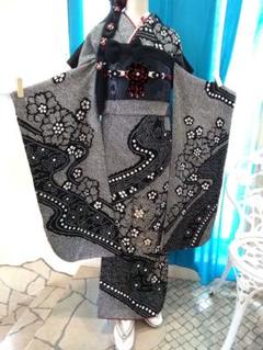 ⭐️振袖フルセット　正絹　成人式　刺繍　地紋柄　白　黒 期間限定特典あり❣️】振袖フルセット 正絹 成人式 刺繍 地紋柄