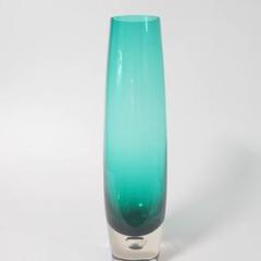 P499　青緑色のガラス花瓶　フラワーベース