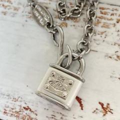 Vivienne Westwood｜パドロックネックレス　シルバー×ホワイト Vivienne Westwood パドロックネックレス シルバー×ホワイト