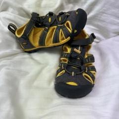 KEENキッズサンダル 防水 グレーとイエロー
