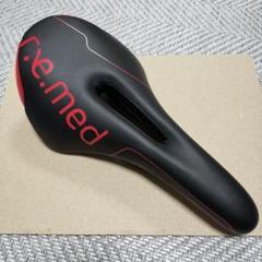 fabric エルゴノミックサドル 黒/赤 Fabric「ファブリック」 自転車 サドル