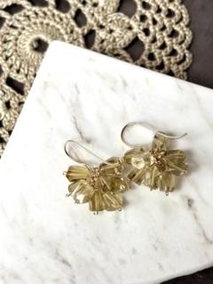 夏☀️価格シャンパンクォーツお花ピアス☆*:.。.